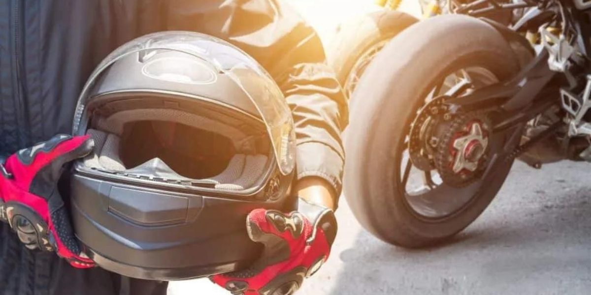 When to Replace A Motorcycle Helmet? - Helmet Expertz